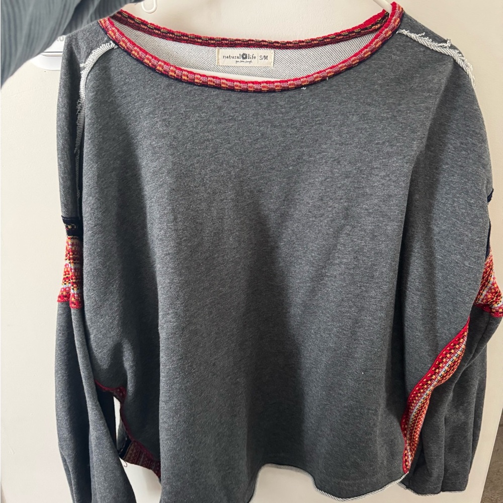 NATURAL LIFE Charcoal Top with Red Trim